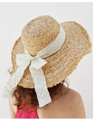 Chapeau en raphia naturel avec ruban en toile