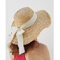 Chapeau en raphia naturel avec ruban en toile Chapeau en raphia naturel avec ruban en toile